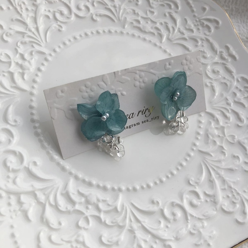 no.95 ブルーライラックの紫陽花ゆらゆらピアス あじさい パール 本物のお花 チェコビーズ ハンドメイドピアス
