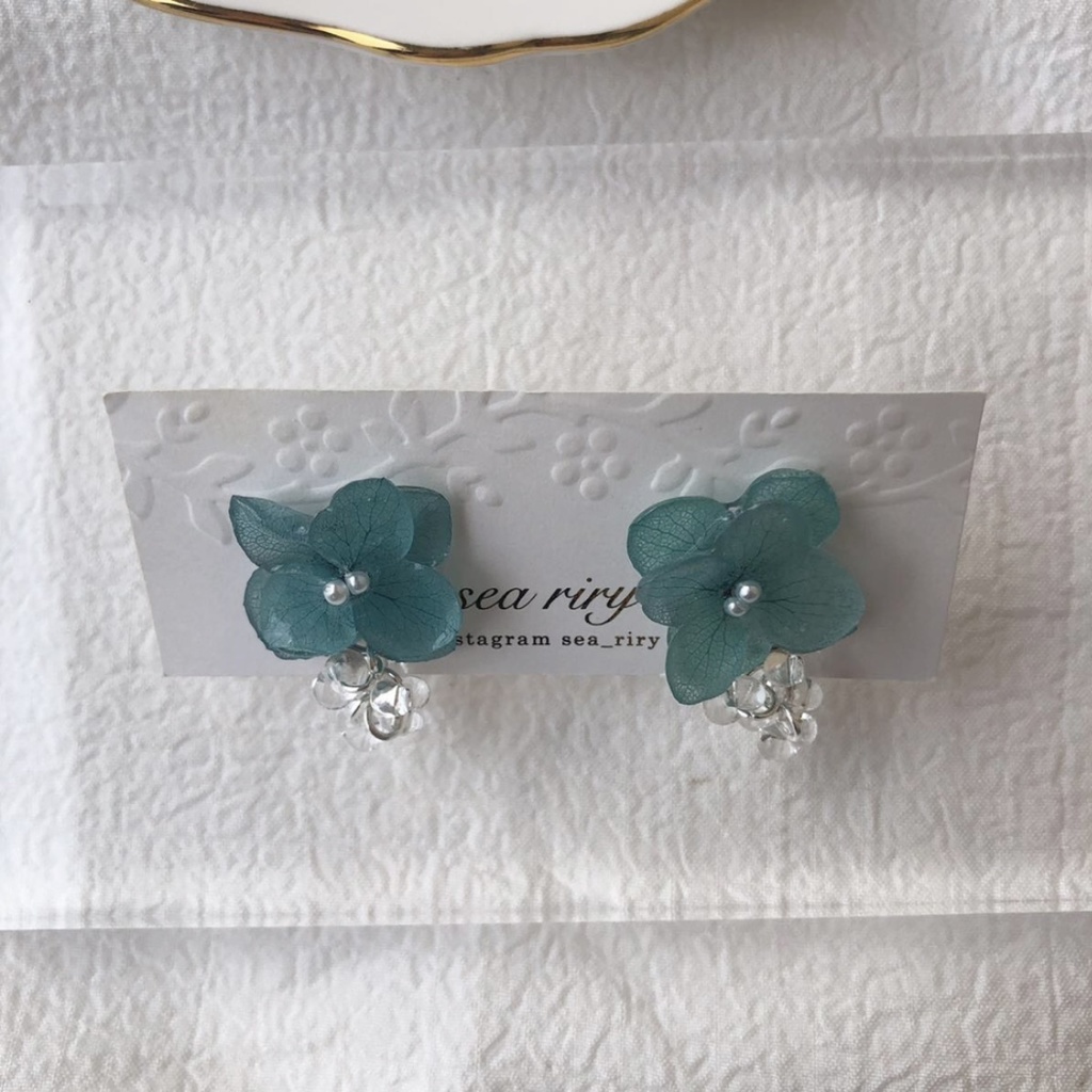 no.95 ブルーライラックの紫陽花ゆらゆらピアス あじさい パール 本物のお花 チェコビーズ ハンドメイドピアス