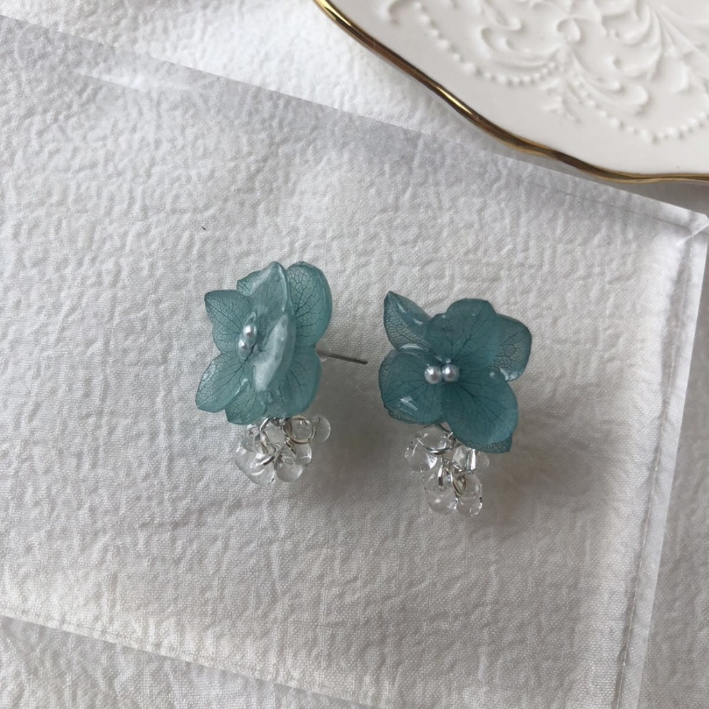 no.95 ブルーライラックの紫陽花ゆらゆらピアス あじさい パール 本物のお花 チェコビーズ ハンドメイドピアス