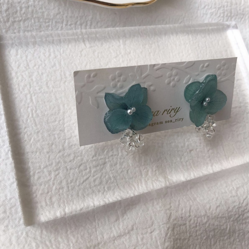 no.95 ブルーライラックの紫陽花ゆらゆらピアス あじさい パール 本物のお花 チェコビーズ ハンドメイドピアス