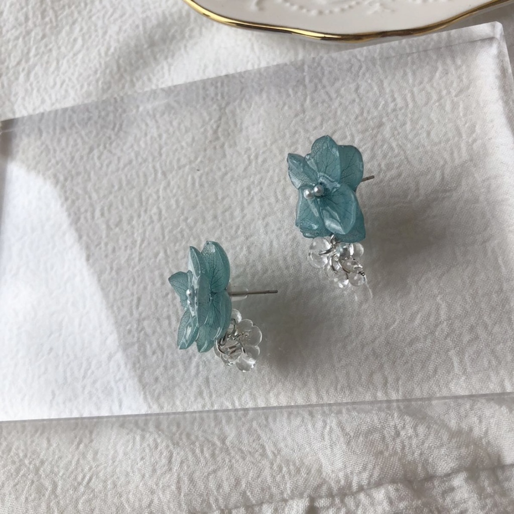 no.95 ブルーライラックの紫陽花ゆらゆらピアス あじさい パール 本物のお花 チェコビーズ ハンドメイドピアス