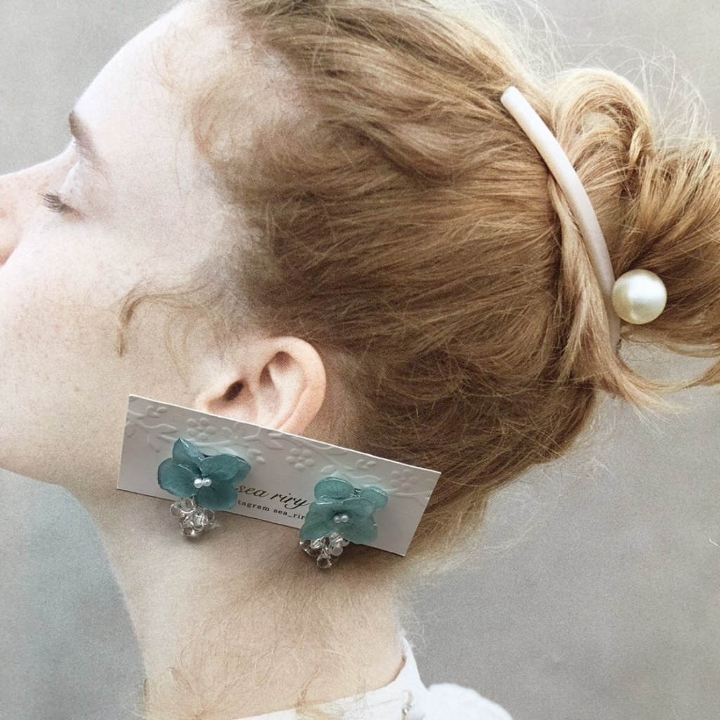 no.95 ブルーライラックの紫陽花ゆらゆらピアス あじさい パール 本物のお花 チェコビーズ ハンドメイドピアス