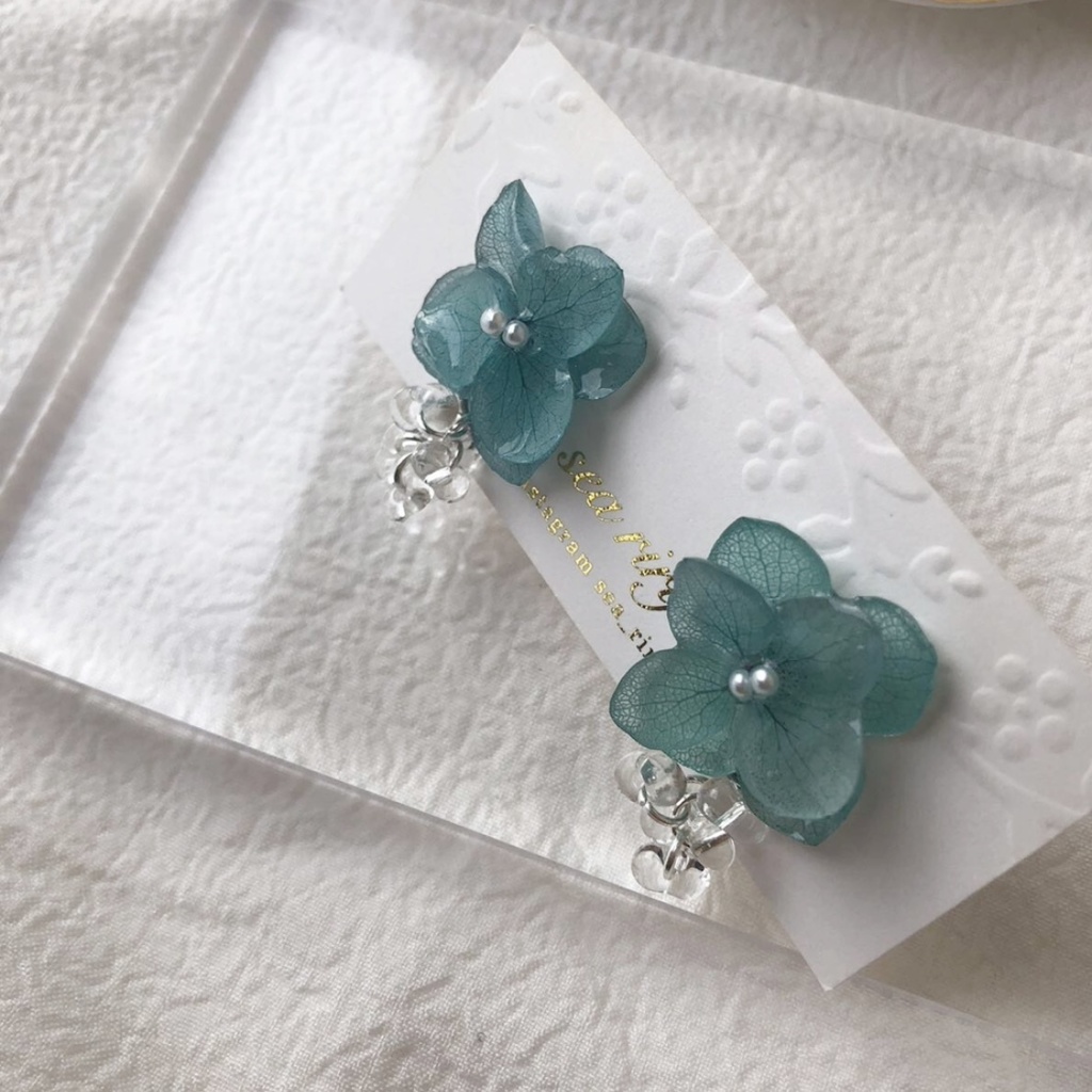 no.95 ブルーライラックの紫陽花ゆらゆらピアス あじさい パール 本物のお花 チェコビーズ ハンドメイドピアス