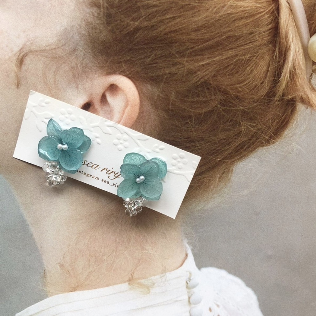 no.95 ブルーライラックの紫陽花ゆらゆらピアス あじさい パール 本物のお花 チェコビーズ ハンドメイドピアス