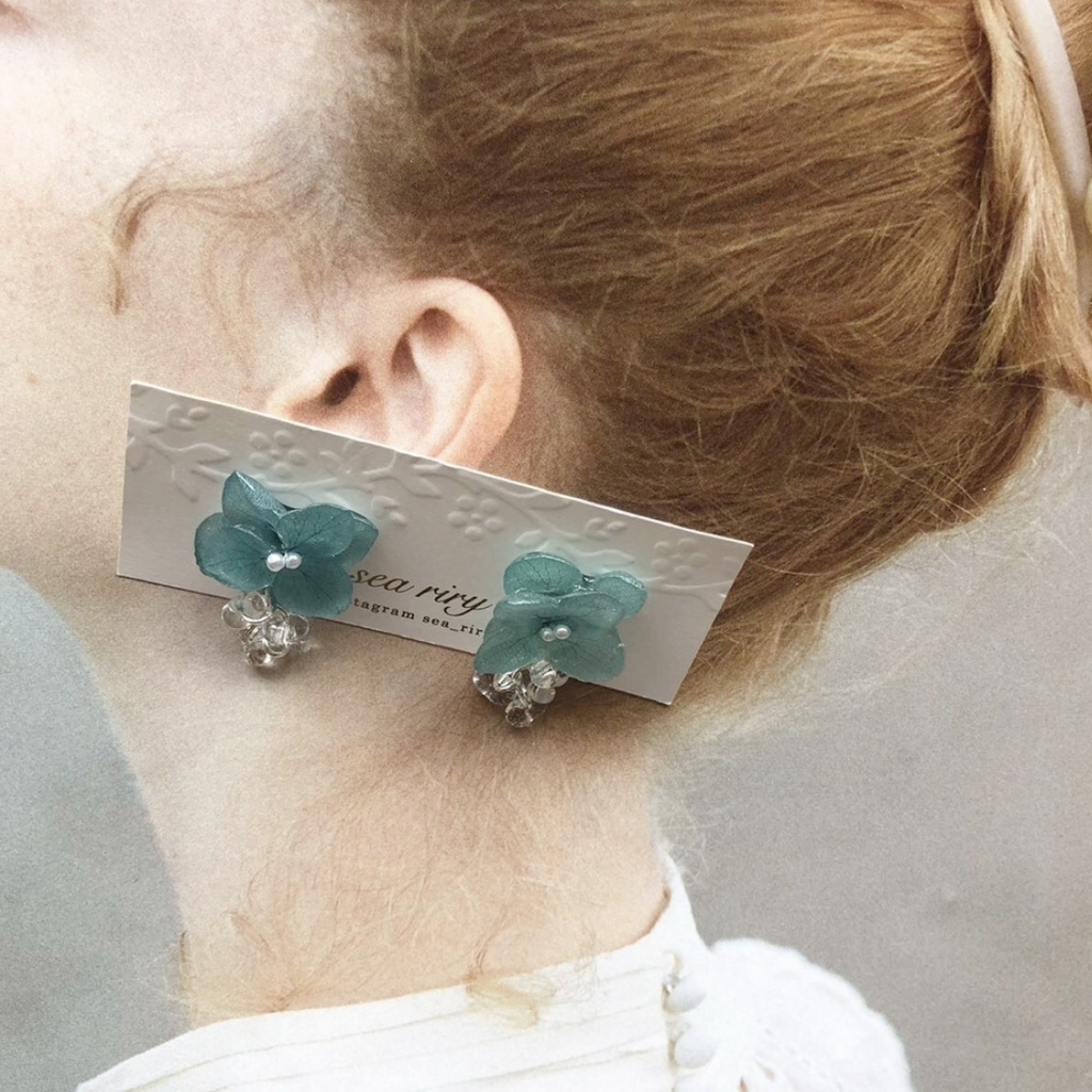 no.95 ブルーライラックの紫陽花ゆらゆらピアス あじさい パール 本物のお花 チェコビーズ ハンドメイドピアス