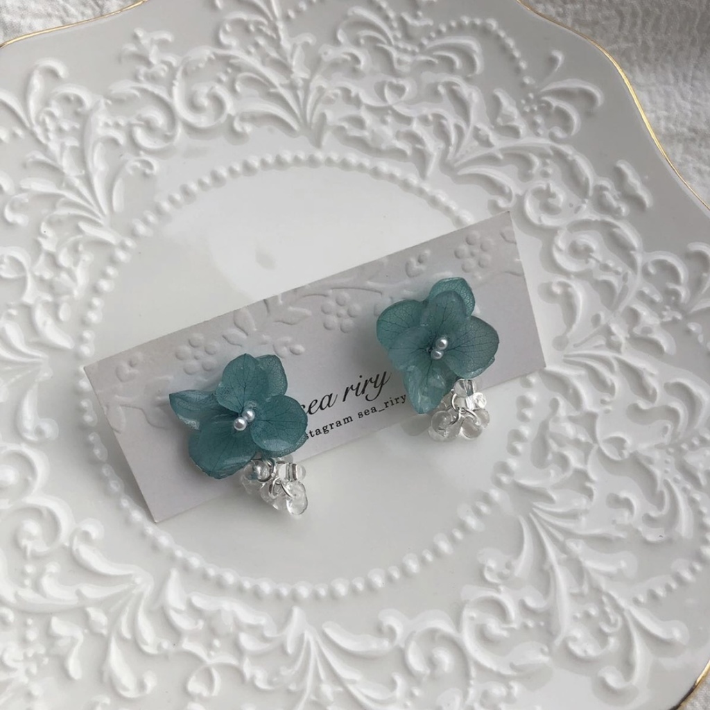 no.95 ブルーライラックの紫陽花ゆらゆらピアス あじさい パール 本物のお花 チェコビーズ ハンドメイドピアス