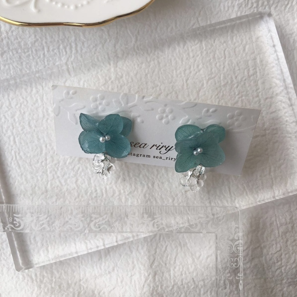 no.95 ブルーライラックの紫陽花ゆらゆらピアス あじさい パール 本物のお花 チェコビーズ ハンドメイドピアス
