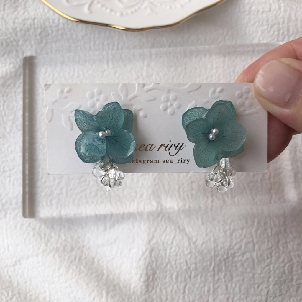 no.95 ブルーライラックの紫陽花ゆらゆらピアス あじさい パール 本物のお花 チェコビーズ ハンドメイドピアス