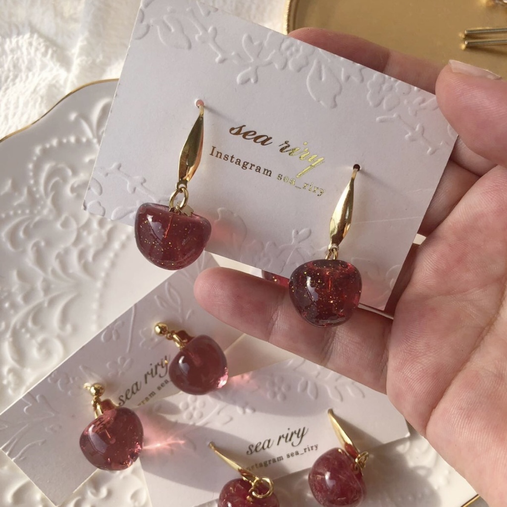 no.97 秋色りんご 林檎 深緋色 ラメ入り きらきら りんごピアス サージカルステンレス レジンアクセサリー ハンドメイド