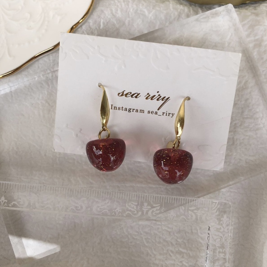 no.97 秋色りんご 林檎 深緋色 ラメ入り きらきら りんごピアス サージカルステンレス レジンアクセサリー ハンドメイド