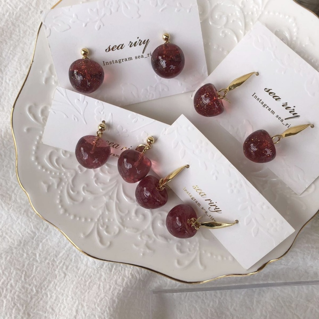 no.97 秋色りんご 林檎 深緋色 ラメ入り きらきら りんごピアス サージカルステンレス レジンアクセサリー ハンドメイド