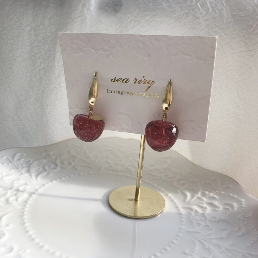 no.97 秋色りんご 林檎 深緋色 ラメ入り きらきら りんごピアス サージカルステンレス レジンアクセサリー ハンドメイド