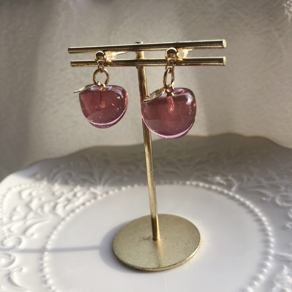 no.98 秋色りんご 林檎 リンゴピアス 深緋色 あかいろ 果実 レジンアクセサリー サージカルステンレス ハンドメイドピアス