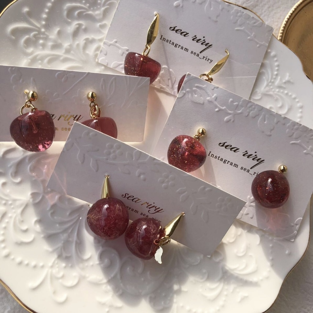 no.98 秋色りんご 林檎 リンゴピアス 深緋色 あかいろ 果実 レジンアクセサリー サージカルステンレス ハンドメイドピアス