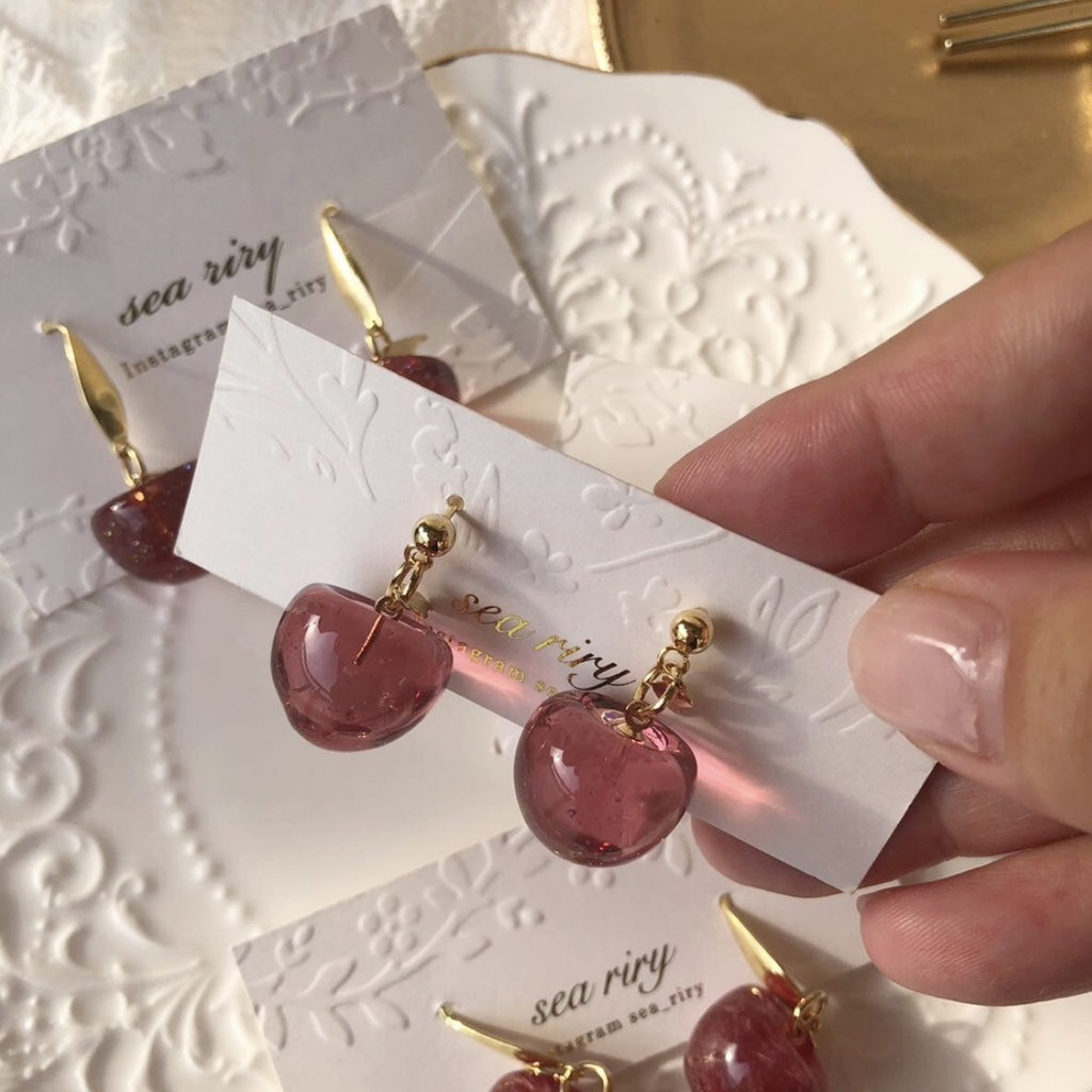 no.98 秋色りんご 林檎 リンゴピアス 深緋色 あかいろ 果実 レジンアクセサリー サージカルステンレス ハンドメイドピアス