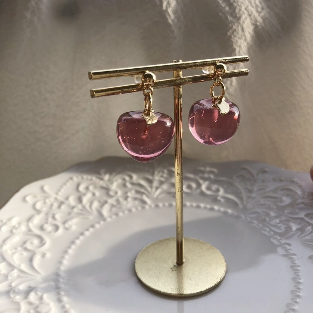 no.98 秋色りんご 林檎 リンゴピアス 深緋色 あかいろ 果実 レジンアクセサリー サージカルステンレス ハンドメイドピアス