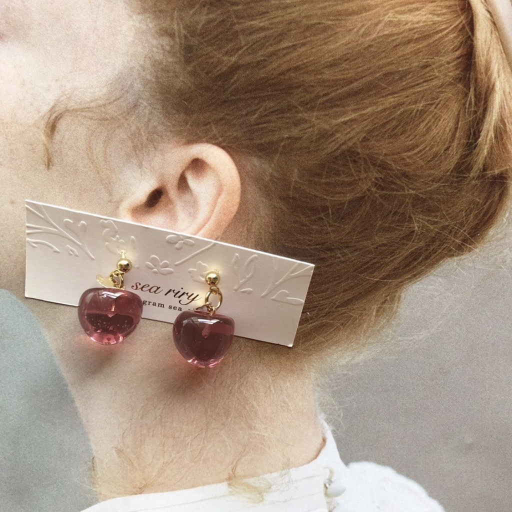 no.98 秋色りんご 林檎 リンゴピアス 深緋色 あかいろ 果実 レジンアクセサリー サージカルステンレス ハンドメイドピアス