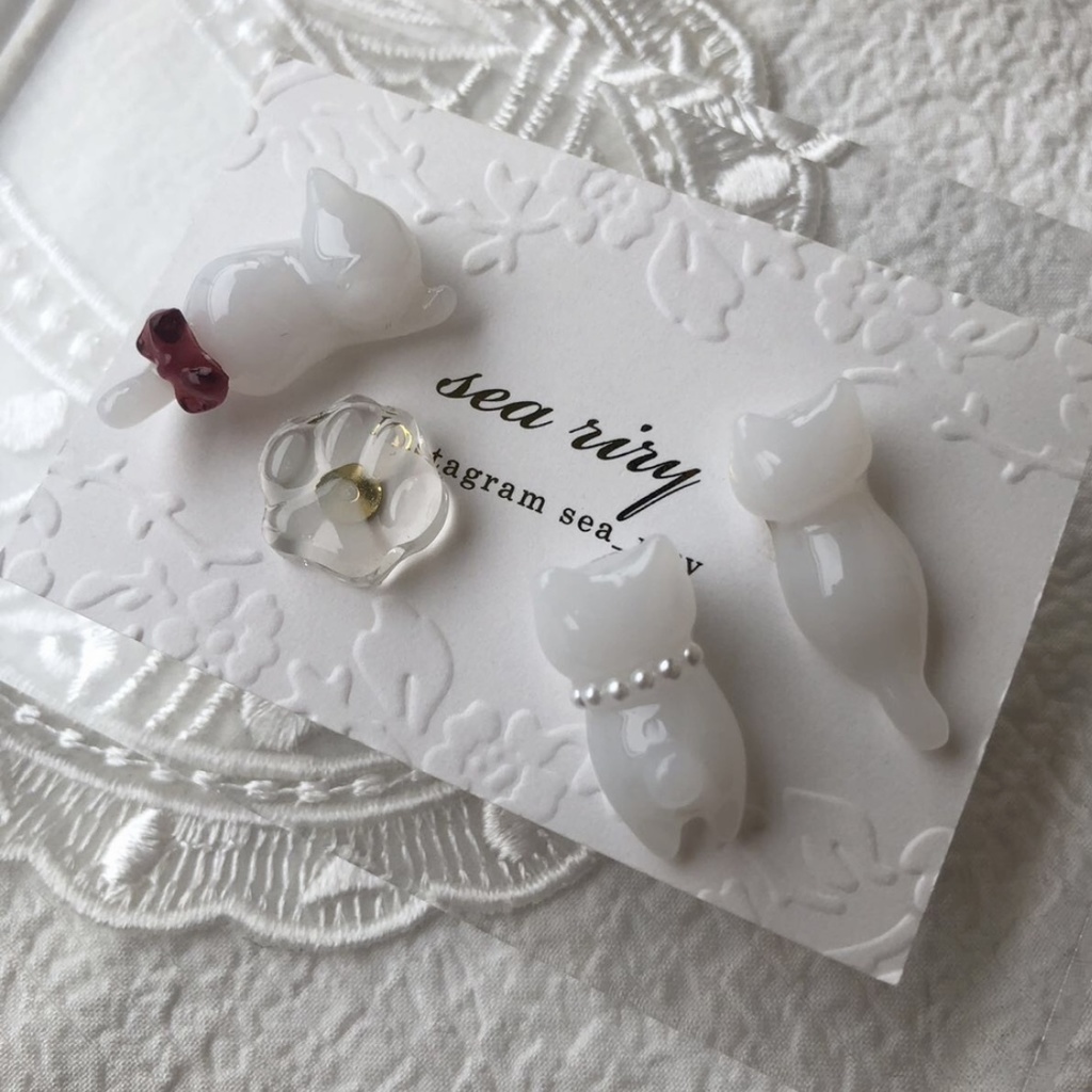 no.101 限定セット おめかし白猫ちゃん リボン パール ねこ 猫ちゃん 白猫 レジンピアス サージカルステンレス