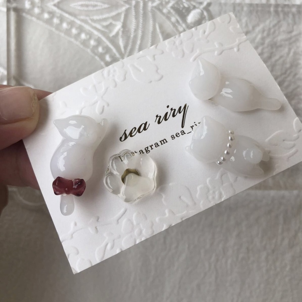 no.101 限定セット おめかし白猫ちゃん リボン パール ねこ 猫ちゃん 白猫 レジンピアス サージカルステンレス