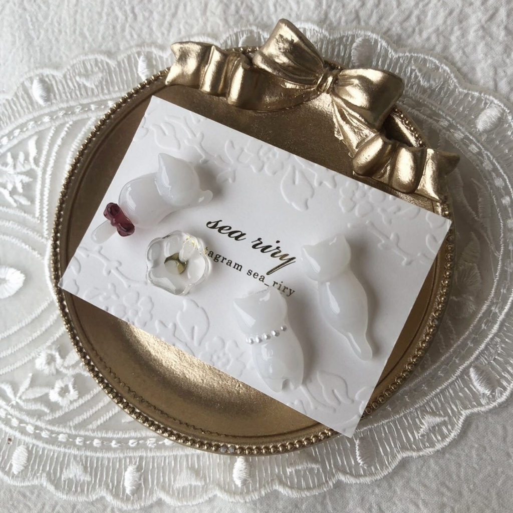 no.101 限定セット おめかし白猫ちゃん リボン パール ねこ 猫ちゃん 白猫 レジンピアス サージカルステンレス