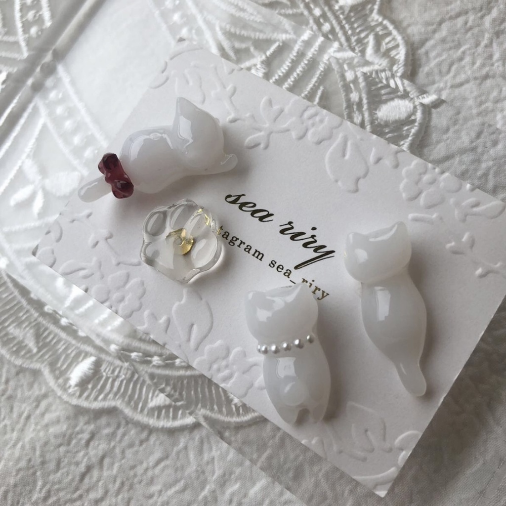 no.101 限定セット おめかし白猫ちゃん リボン パール ねこ 猫ちゃん 白猫 レジンピアス サージカルステンレス