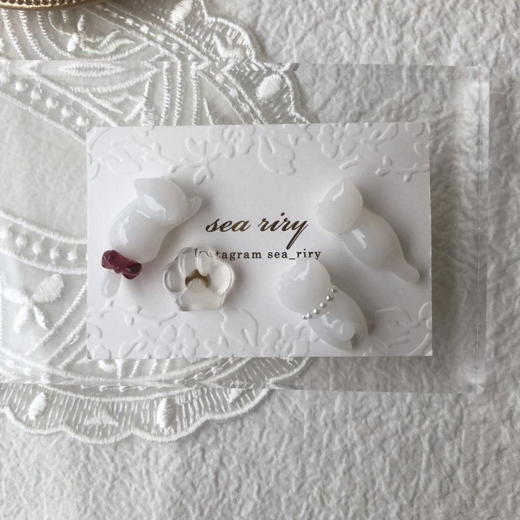 no.101 限定セット おめかし白猫ちゃん リボン パール ねこ 猫ちゃん 白猫 レジンピアス サージカルステンレス