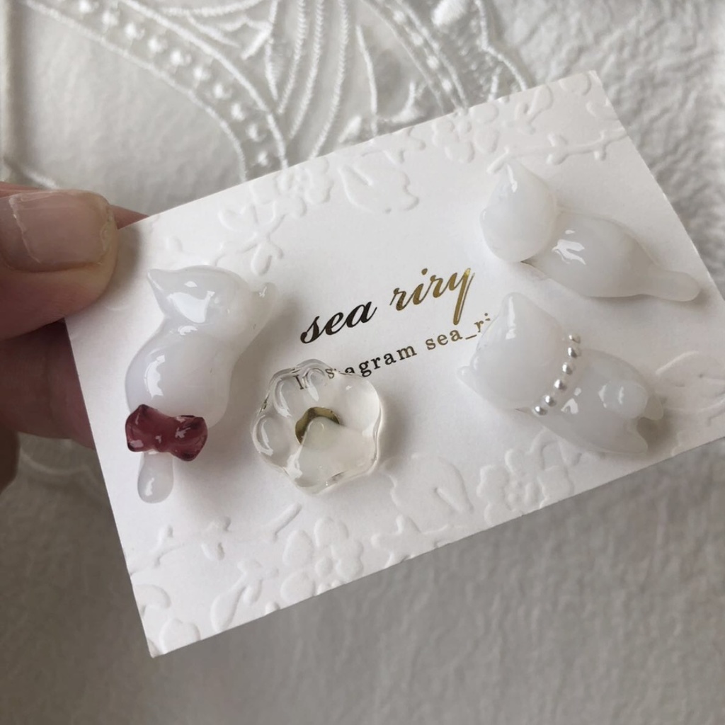 no.101 限定セット おめかし白猫ちゃん リボン パール ねこ 猫ちゃん 白猫 レジンピアス サージカルステンレス