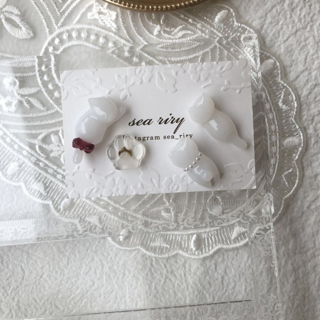 no.101 限定セット おめかし白猫ちゃん リボン パール ねこ 猫ちゃん 白猫 レジンピアス サージカルステンレス