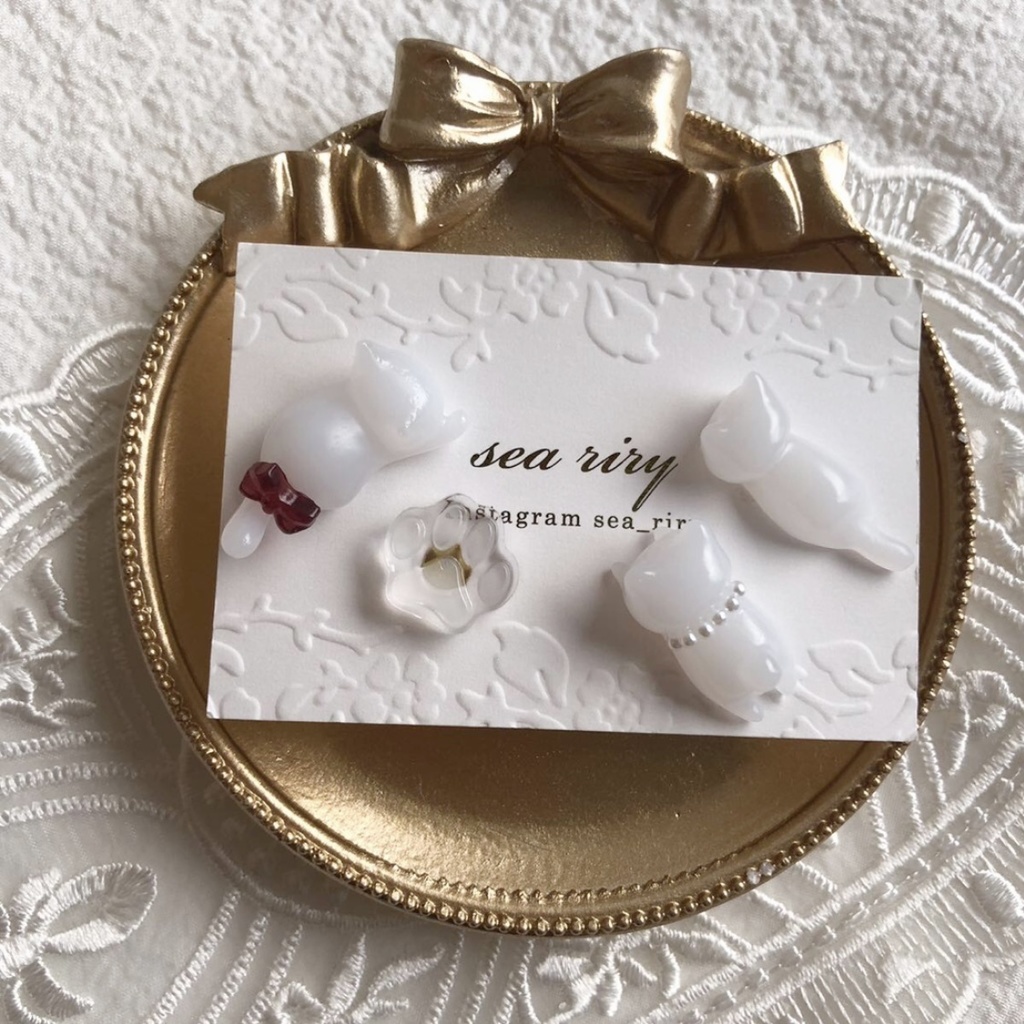 no.101 限定セット おめかし白猫ちゃん リボン パール ねこ 猫ちゃん 白猫 レジンピアス サージカルステンレス