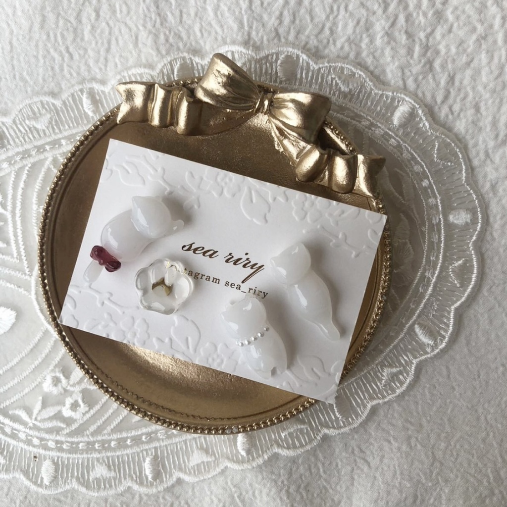 no.101 限定セット おめかし白猫ちゃん リボン パール ねこ 猫ちゃん 白猫 レジンピアス サージカルステンレス