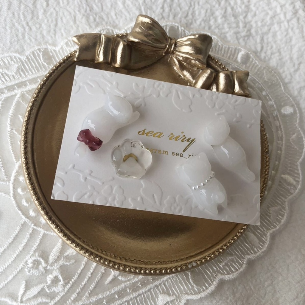 no.101 限定セット おめかし白猫ちゃん リボン パール ねこ 猫ちゃん 白猫 レジンピアス サージカルステンレス