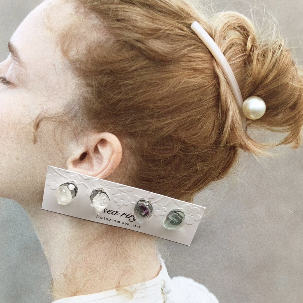 no.103 花鉱石と天然石の鉱石ピアス 紫陽花 パール レインボーフローライト 鉱石ピアス ハンドメイドピアス