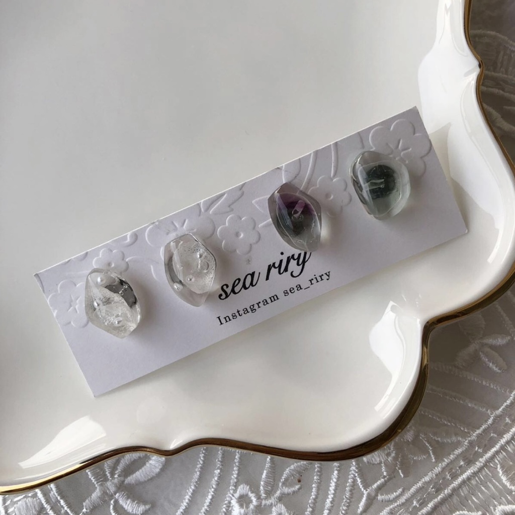 no.103 花鉱石と天然石の鉱石ピアス 紫陽花 パール レインボーフローライト 鉱石ピアス ハンドメイドピアス