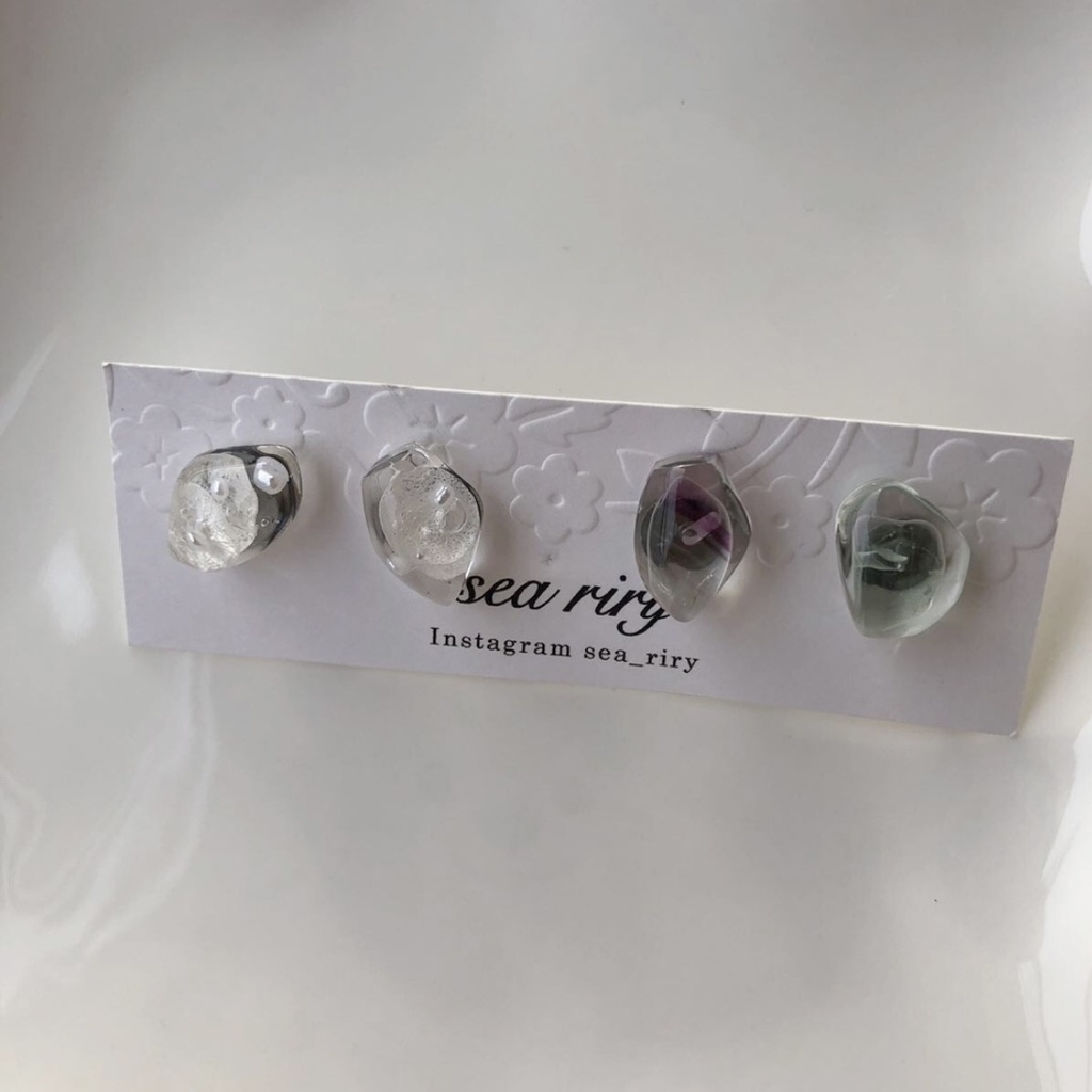 no.103 花鉱石と天然石の鉱石ピアス 紫陽花 パール レインボーフローライト 鉱石ピアス ハンドメイドピアス