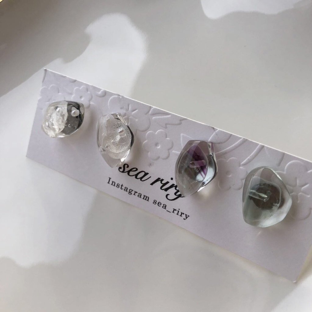 no.103 花鉱石と天然石の鉱石ピアス 紫陽花 パール レインボーフローライト 鉱石ピアス ハンドメイドピアス