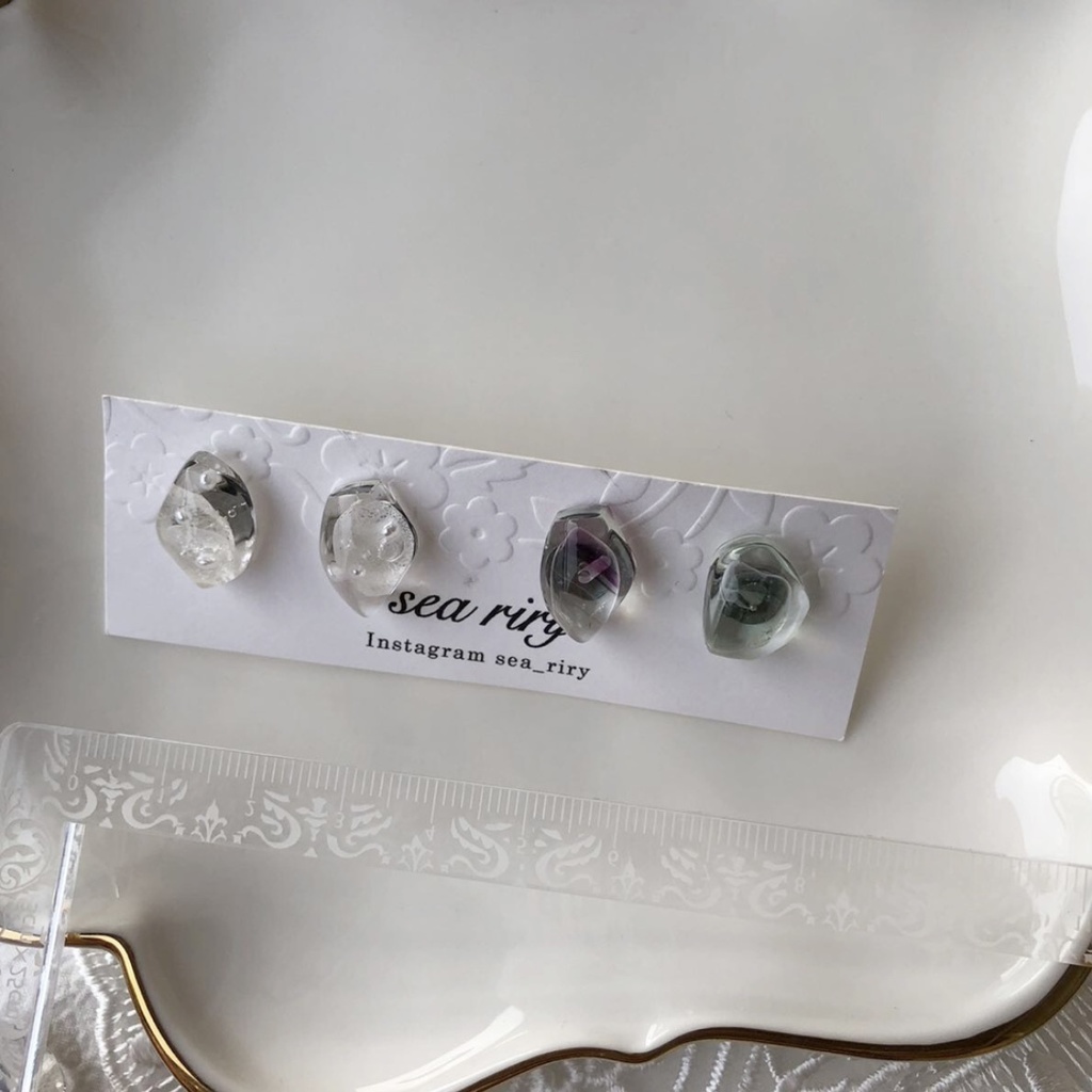 no.103 花鉱石と天然石の鉱石ピアス 紫陽花 パール レインボーフローライト 鉱石ピアス ハンドメイドピアス