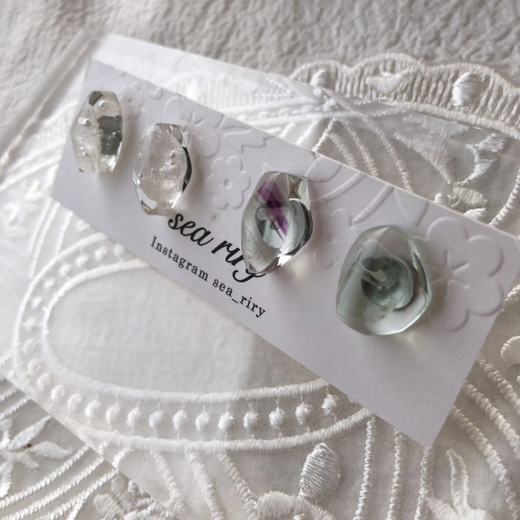 no.103 花鉱石と天然石の鉱石ピアス 紫陽花 パール レインボーフローライト 鉱石ピアス ハンドメイドピアス