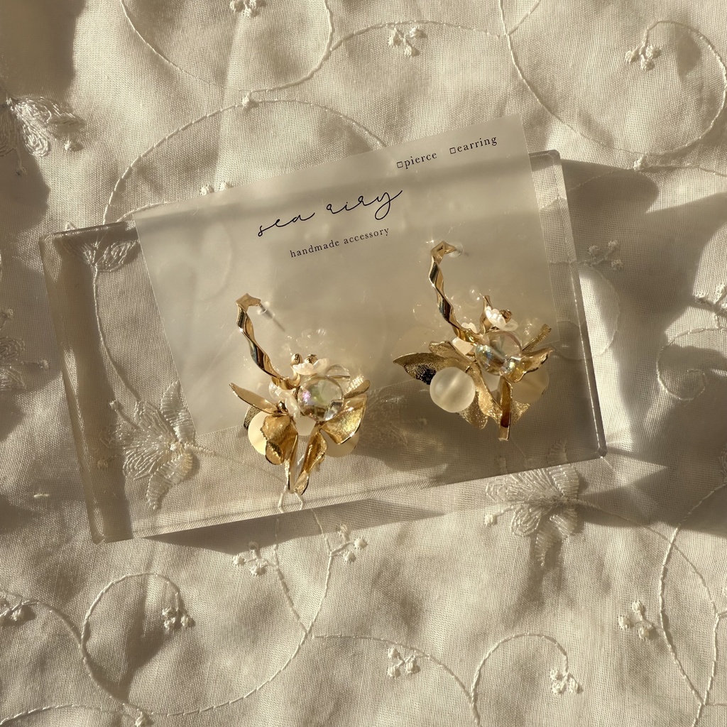 no.107 1点のみ メタルフラワー フラワーピアス フロスト オーロラ ゆらゆら チタンポストピアス