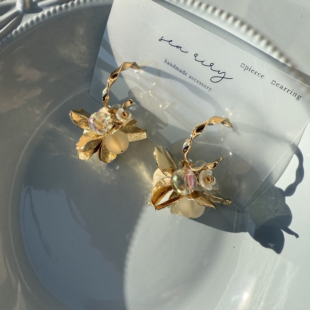 no.107 1点のみ メタルフラワー フラワーピアス フロスト オーロラ ゆらゆら チタンポストピアス