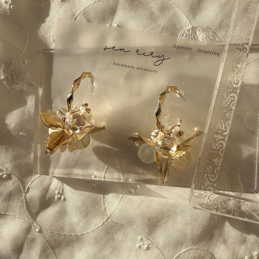 no.107 1点のみ メタルフラワー フラワーピアス フロスト オーロラ ゆらゆら チタンポストピアス