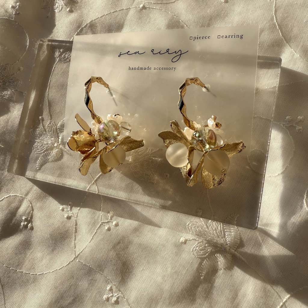 no.107 1点のみ メタルフラワー フラワーピアス フロスト オーロラ ゆらゆら チタンポストピアス