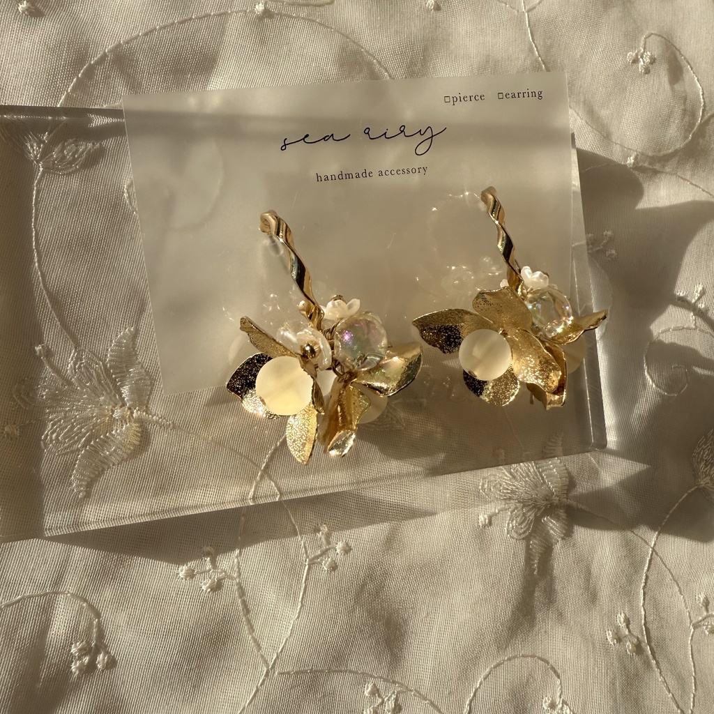 no.107 1点のみ メタルフラワー フラワーピアス フロスト オーロラ ゆらゆら チタンポストピアス