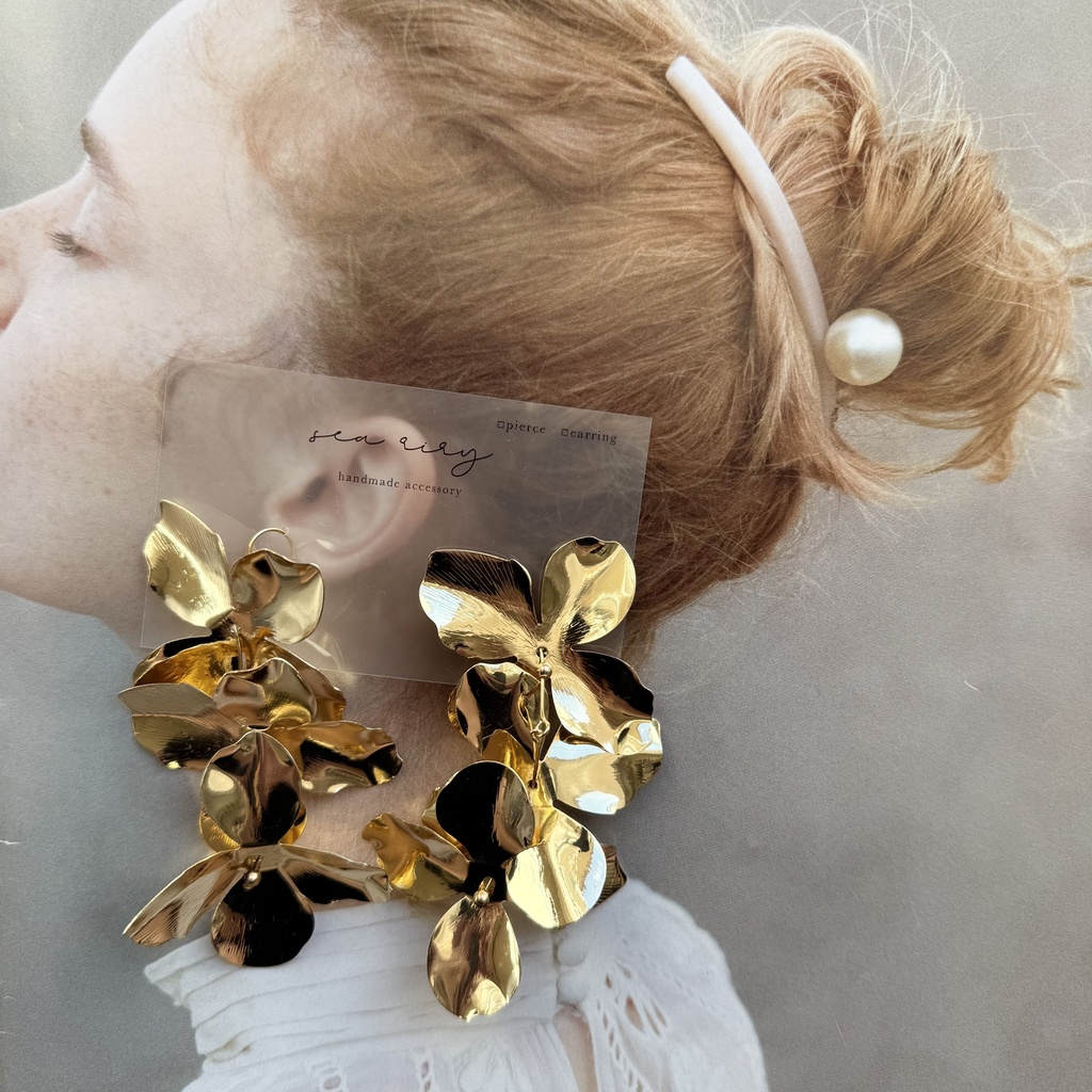 no.110 再販 ラスト1点 メタルフラワーのゆらゆらピアス フラワーピアス サージカルステンレス ハンドメイドピアス