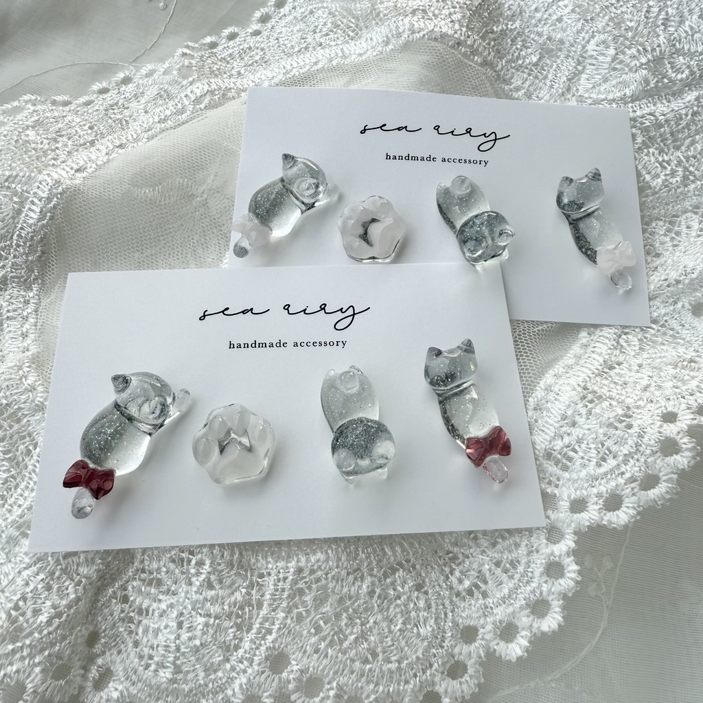 no.123 赤色リボンのおめかしねこちゃん あかいろ リボン クリア ラメ 猫 ピアスセット レジンアクセサリー ハンドメイド