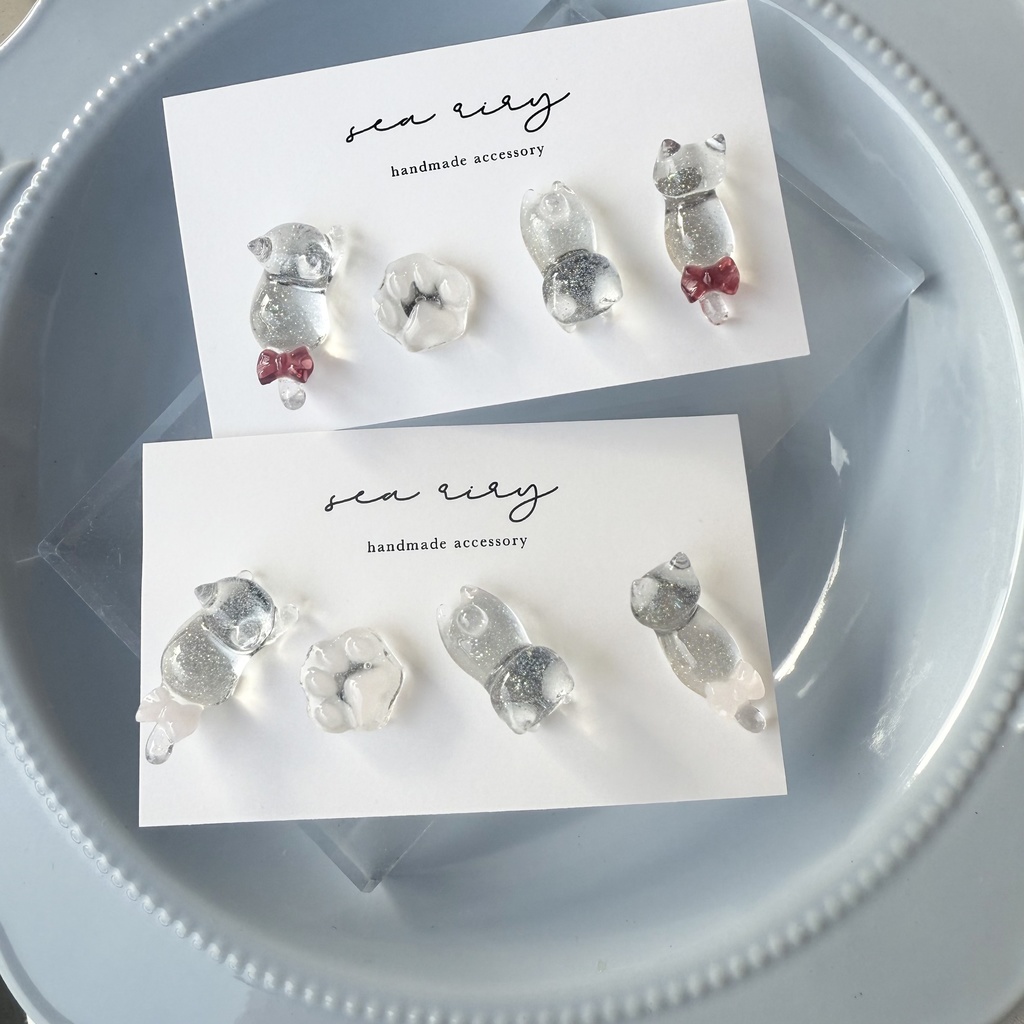 no.123 赤色リボンのおめかしねこちゃん あかいろ リボン クリア ラメ 猫 ピアスセット レジンアクセサリー ハンドメイド