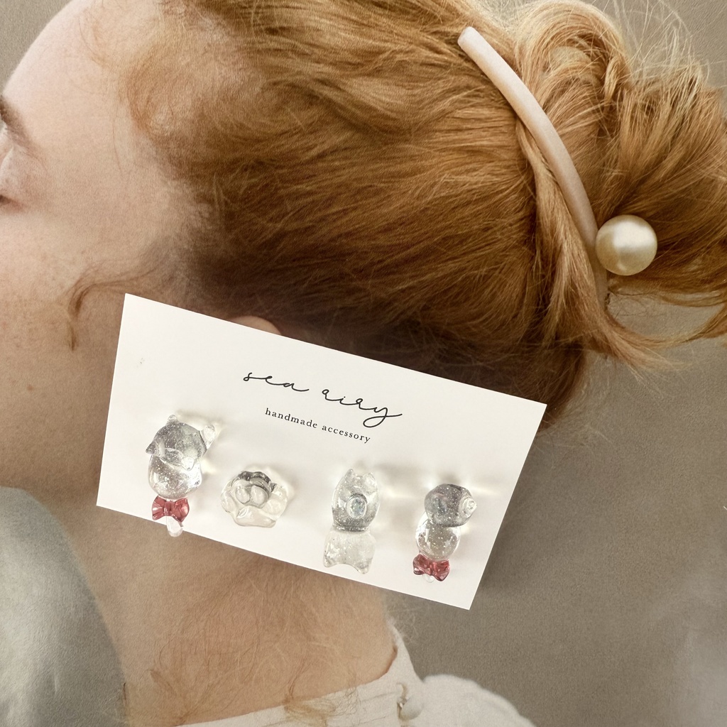 no.123 赤色リボンのおめかしねこちゃん あかいろ リボン クリア ラメ 猫 ピアスセット レジンアクセサリー ハンドメイド