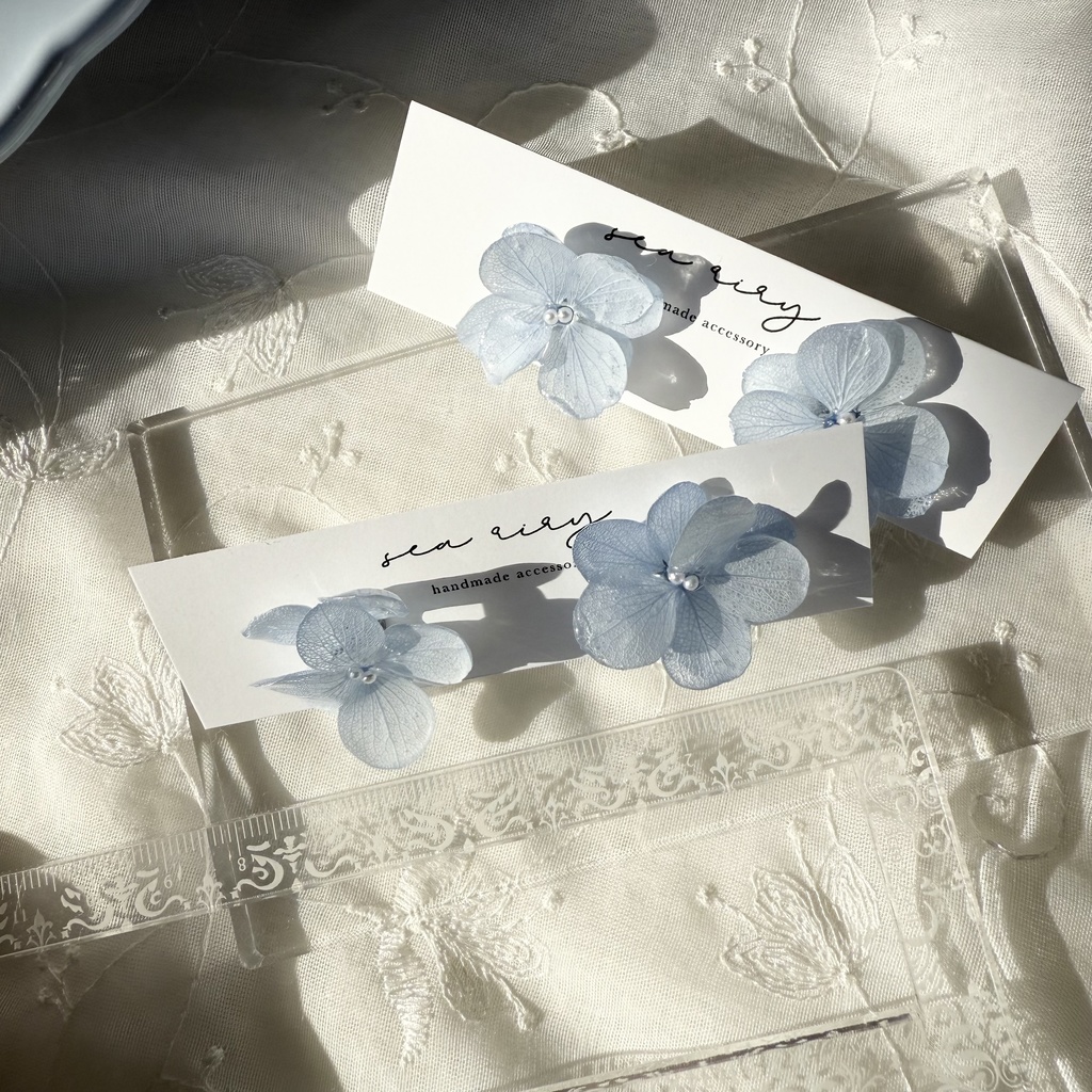 no.129 ベビーブルーの紫陽花ピアス 淡色 ブルー 紫陽花 パール ドライフラワー ステンレス ハンドメイドピアス