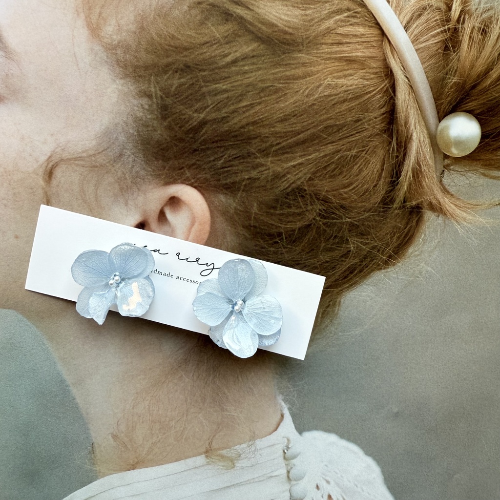 no.129 ベビーブルーの紫陽花ピアス 淡色 ブルー 紫陽花 パール ドライフラワー ステンレス ハンドメイドピアス