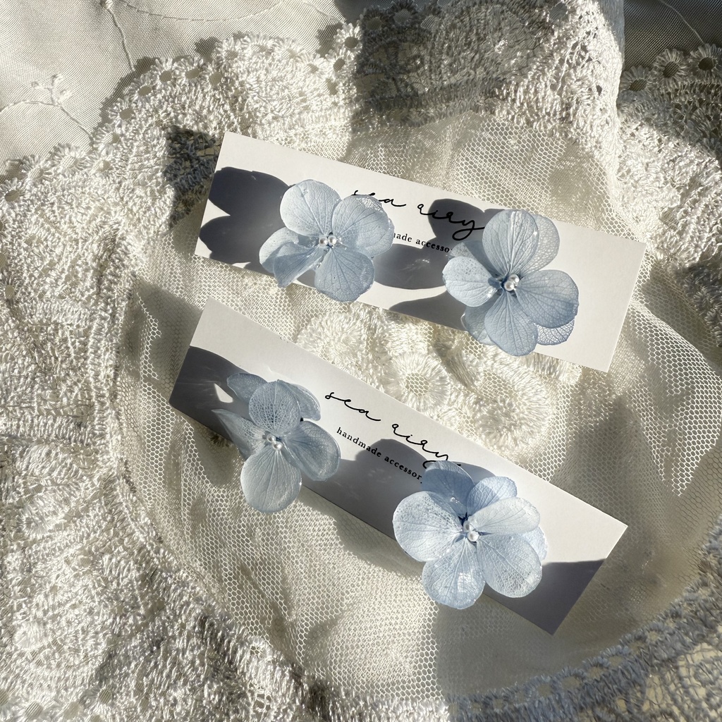 no.129 ベビーブルーの紫陽花ピアス 淡色 ブルー 紫陽花 パール ドライフラワー ステンレス ハンドメイドピアス