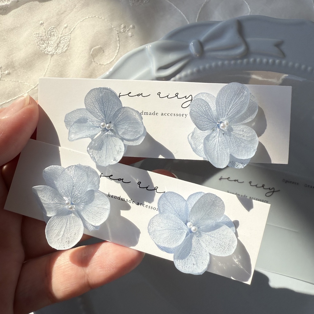 no.129 ベビーブルーの紫陽花ピアス 淡色 ブルー 紫陽花 パール ドライフラワー ステンレス ハンドメイドピアス